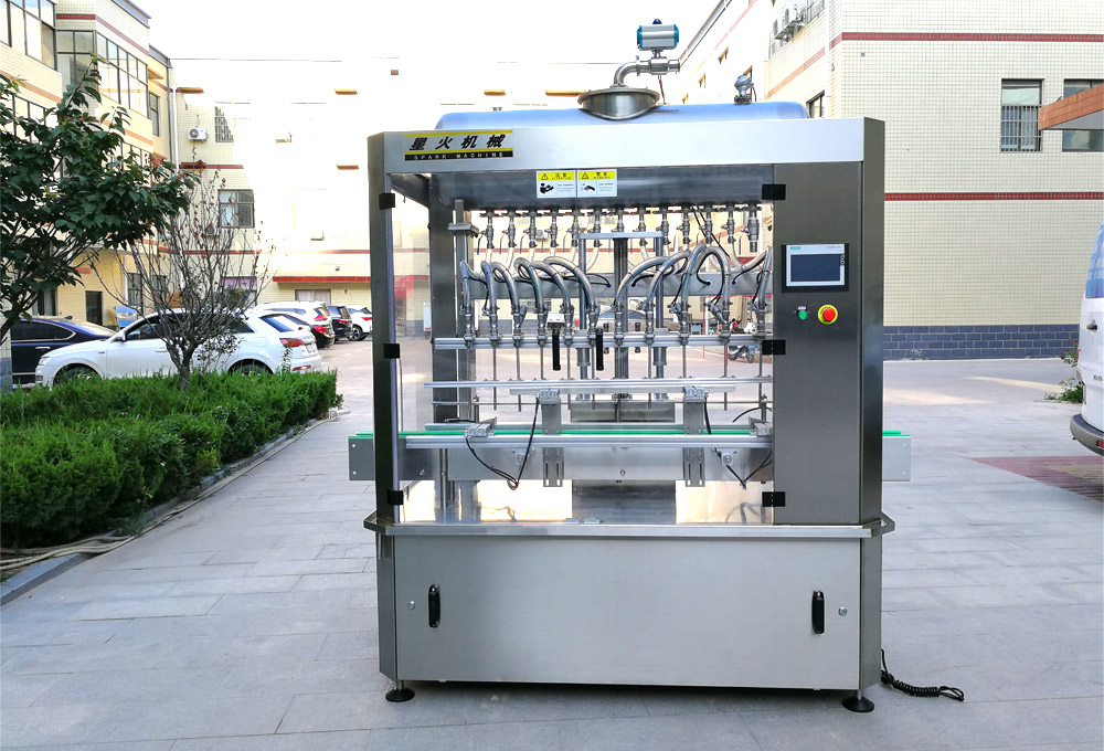 自動(dòng)香油灌裝機(jī)-醬油醋灌裝機(jī)設(shè)備實(shí)拍圖